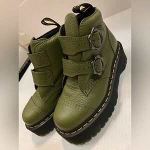 Dr. Martens Devon FLWR Buckle Khaki Green Leather Platform Boots WM US 6